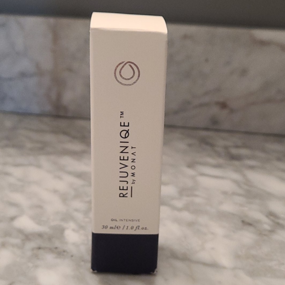 Monat Rejuvenate Oil
